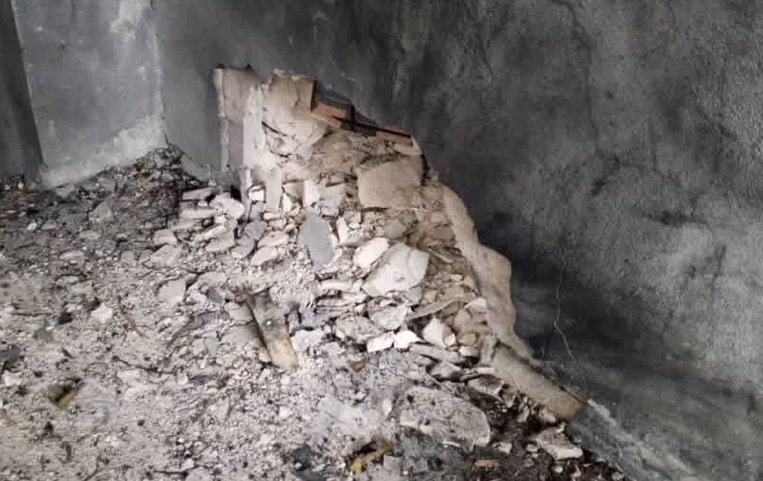 اثار الهجوم على مسجد الإمام علي في حمص