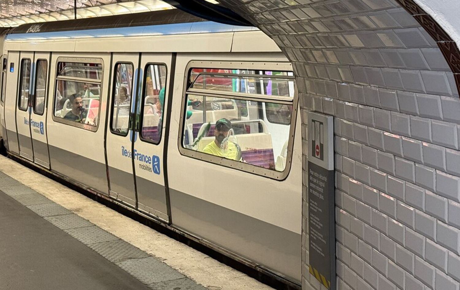 مترو الانفاق في باريس