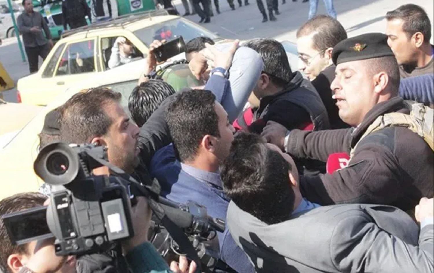 اشتباكات بين قوات امنية عراقية وصحفيين - ارشيف