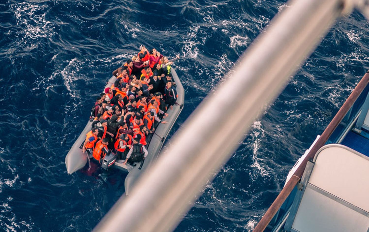 نزیکەی 400 کۆچبەر لە دەریای نێوەڕاست رزگارکران