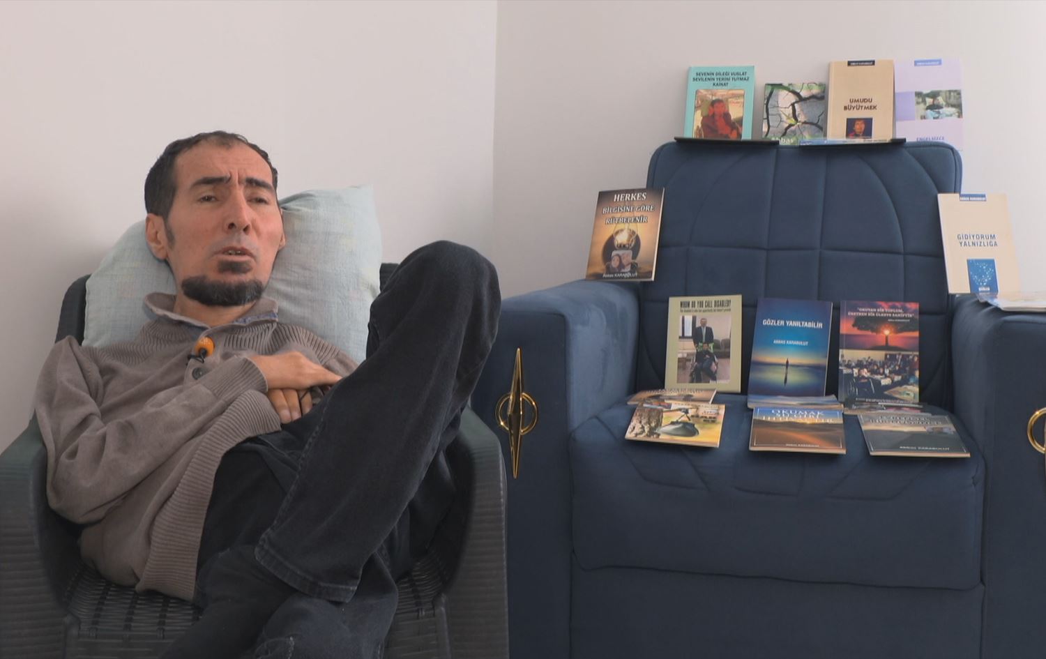 Abbas Karabulut û pirtûkên wî /Wêne: Rûdaw