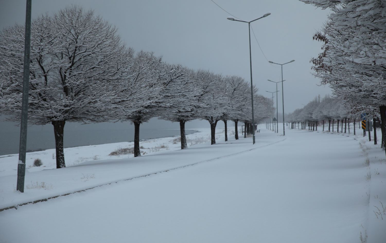 شەقامێکی وانی باکووری کوردستان دوای بەفربارین