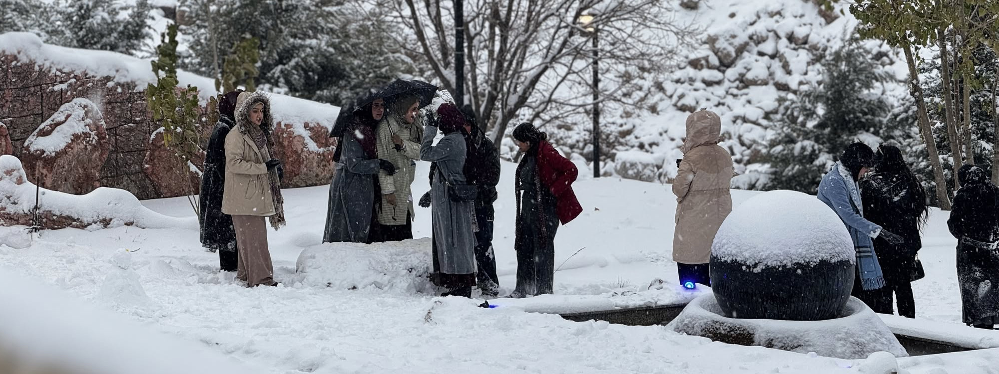 لە هەندێ ناوچە 25 سانتیمەتر بەفر باریوە و هۆشداری لە چوونەوە دەرەوەش دەدرێ