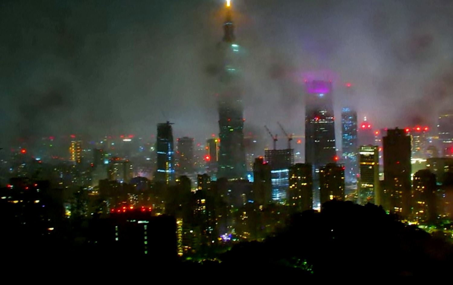 دیمەنێکی پایتەختی تایوان لەکاتی بوومەلەرزەکەدا