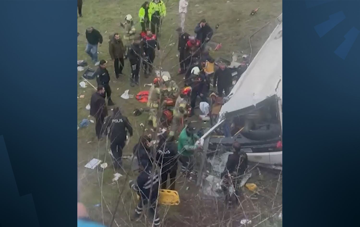 تیمەکان قوربانییەکان لە شوێنی رووداوەکە دەگوازنەوە