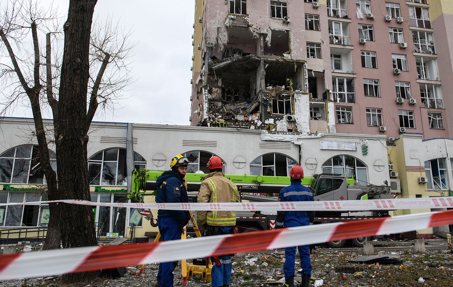 Rusya’dan Trump-Zelenskiy zirvesi öncesi Ukrayna’ya büyük saldırı: 500 İHA ve 40 füze kullanıldı