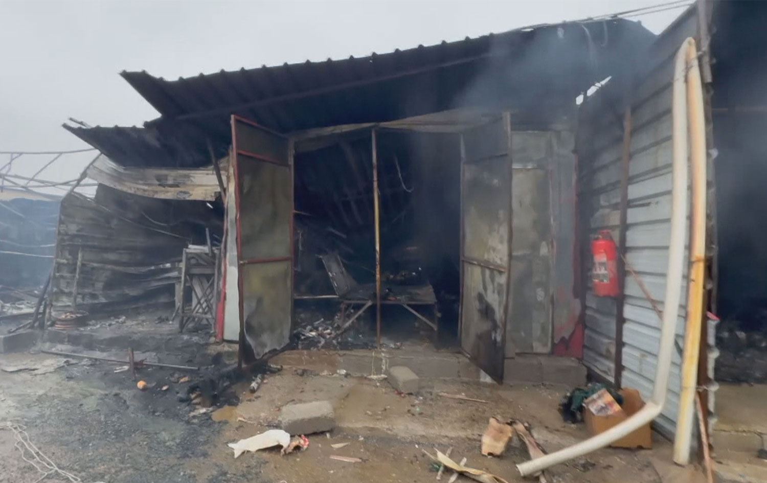 دووکاندارێکی کەمپی باجدکەندال لە زاخۆ: لە ئاگرەکەدا زیاتر لە 400 ملیۆن دینار زیانم کردووە