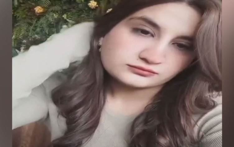 طالبة جامعية تُدعى "رمزية هوروز"