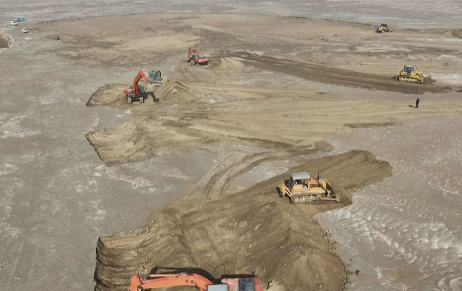 داپۆشینی بیابان بە قوڕ