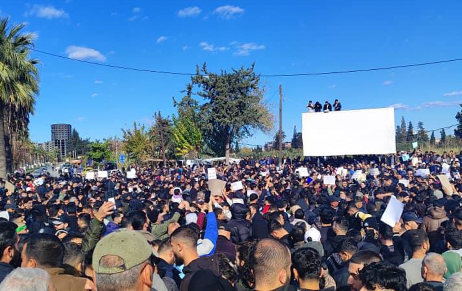 مشهد من مظاهرات العلويين في سوريا