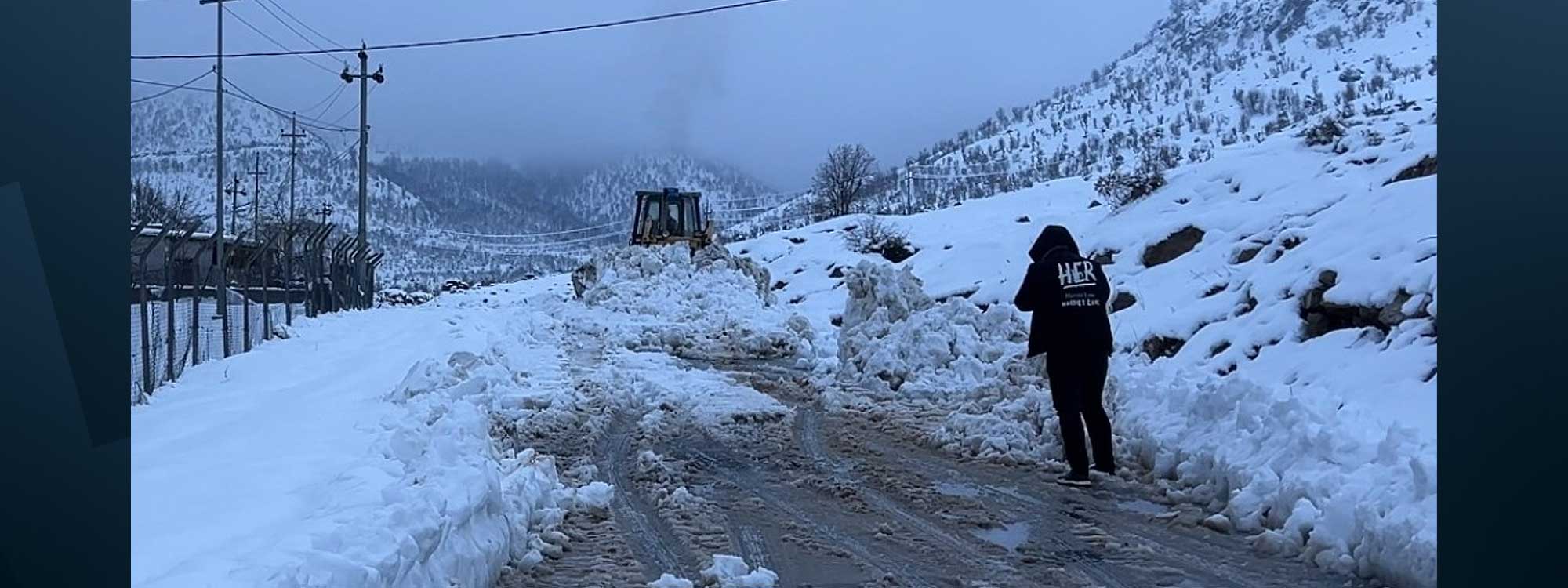 Municipal teams clear a snow-blocked road in the Zini Warte sub-district of Erbil’s Rawanduz district on Sunday. Photo: Ari Ismael/Rudaw