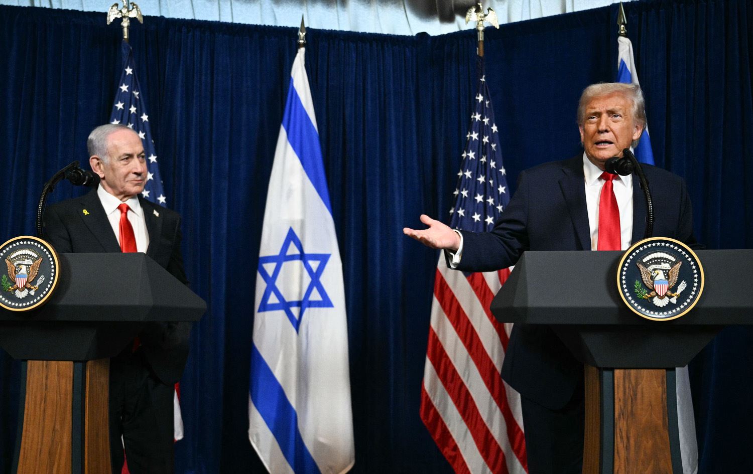 دۆناڵد ترەمپ، سەرۆکی ئەمریکا و بنیامین نەتەنیاهوو، سەرۆکوەزیرانی ئیسرائیل. وێنە: AFP