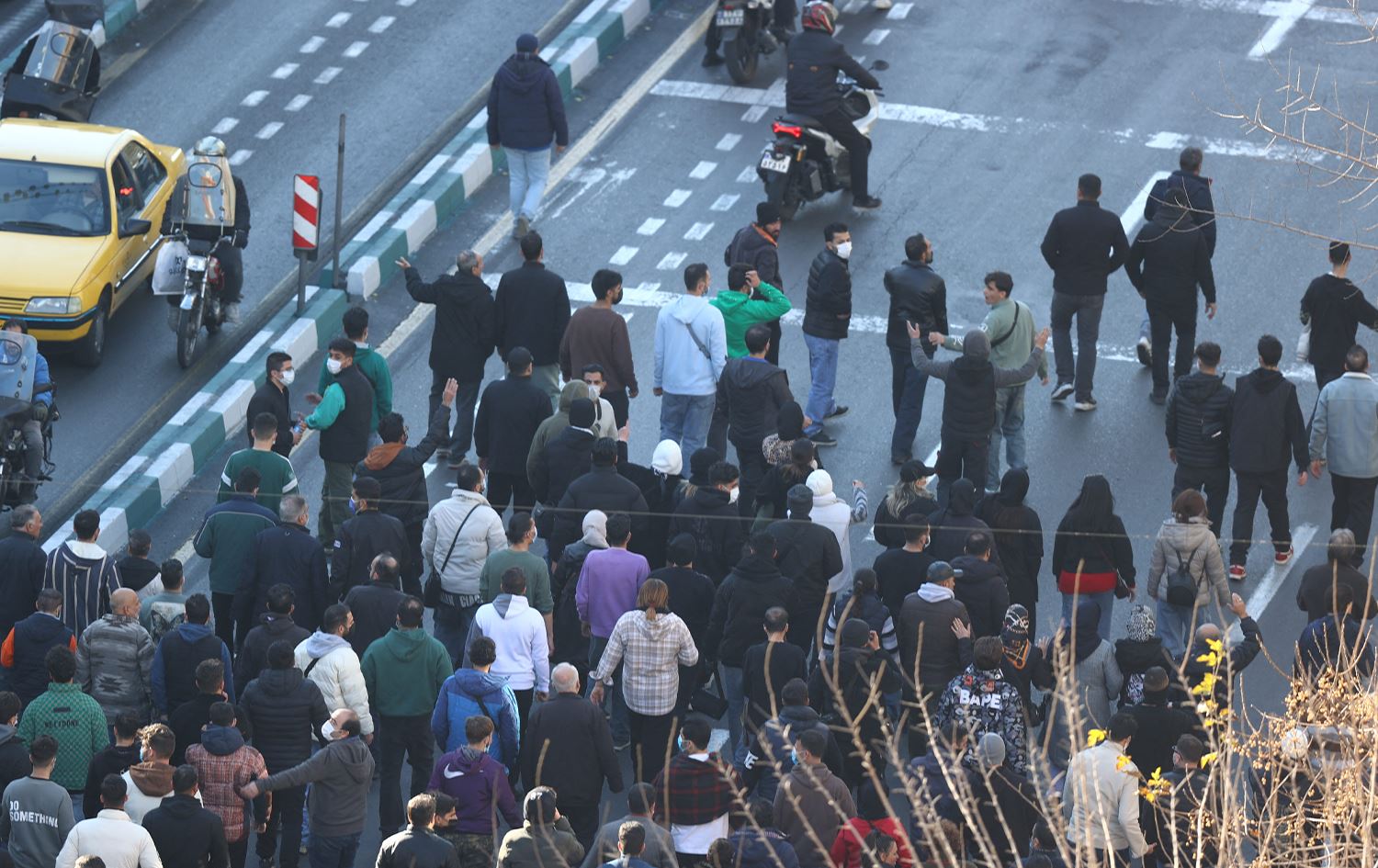 تظاهرات طلابية وشعبية في طهران وأصفهان تنديداً بتدهور الاوضاع الاقتصادية