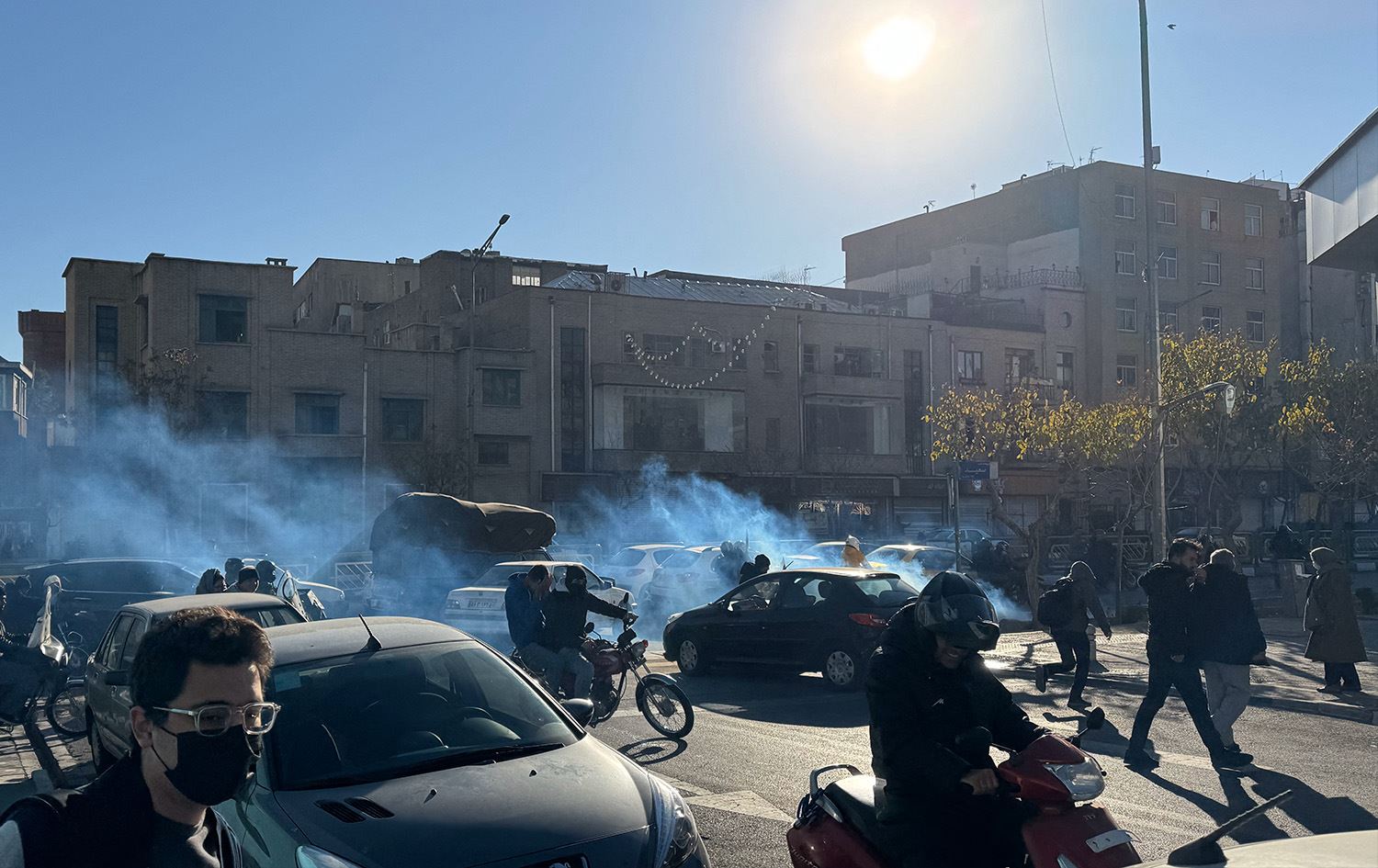 إيران.. مقتل عنصر من البسيج خلال احتجاجات غرب البلاد