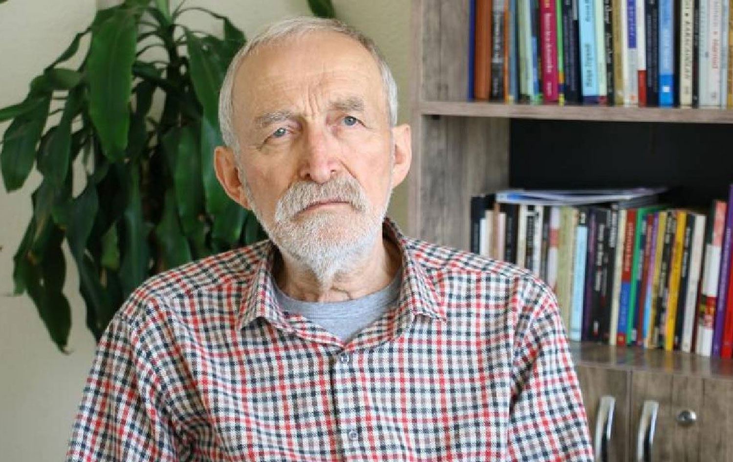 Bir süredir yoğun bakımda tedavi gören gazeteci ve yazar Hüseyin Aykol, 73 yaşında yaşamını yitirdi