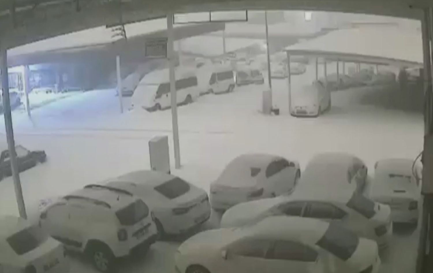 Parka otomobîla / Wêne: Ji dîmenan hatiye girtin