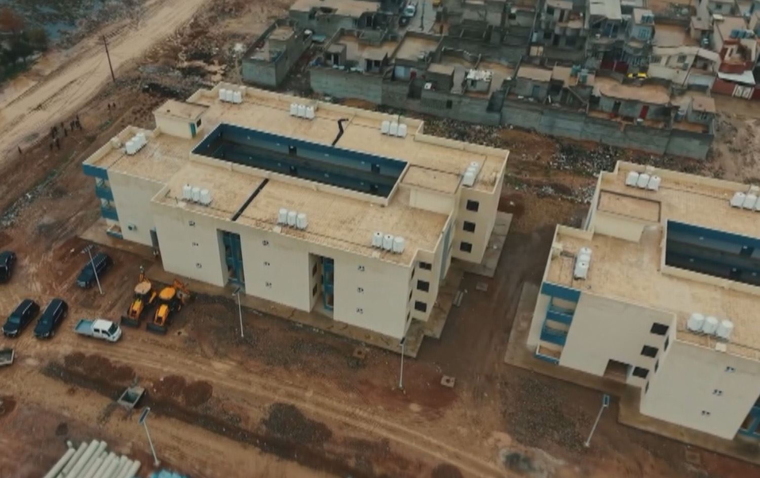 پارێزگاری نەینەوا بەشێک لە شووقەکانی "گوندی ژاپۆنی" بەسەر ژمارەیەک خێزانی ئاوارەدا دابەش کرد