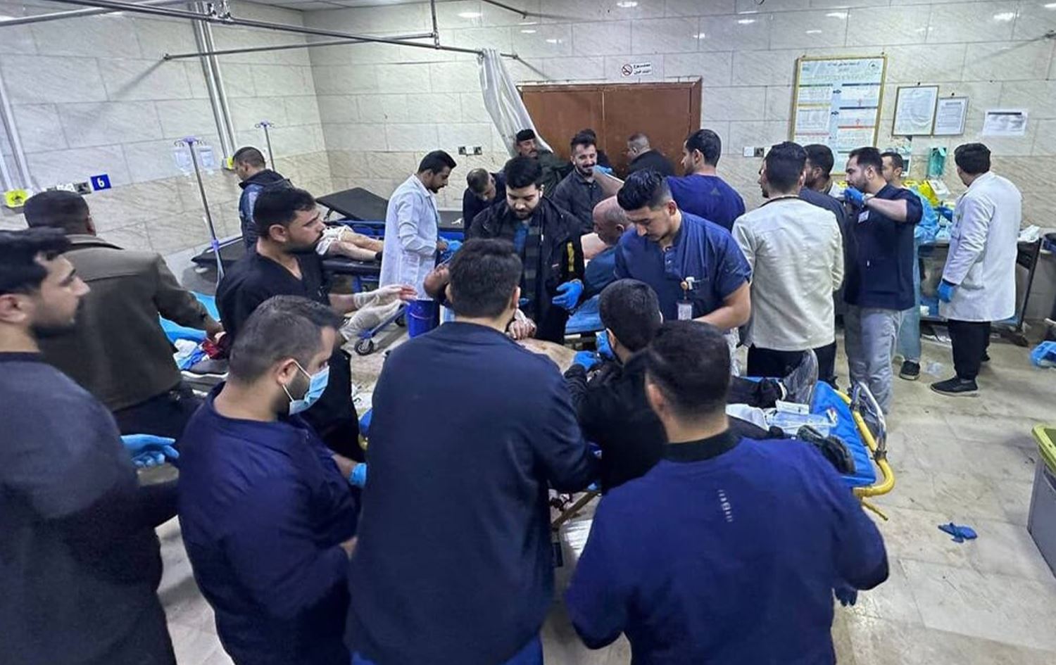 معالجة جرحى النزاع بين أسرتين في خان بني سعد