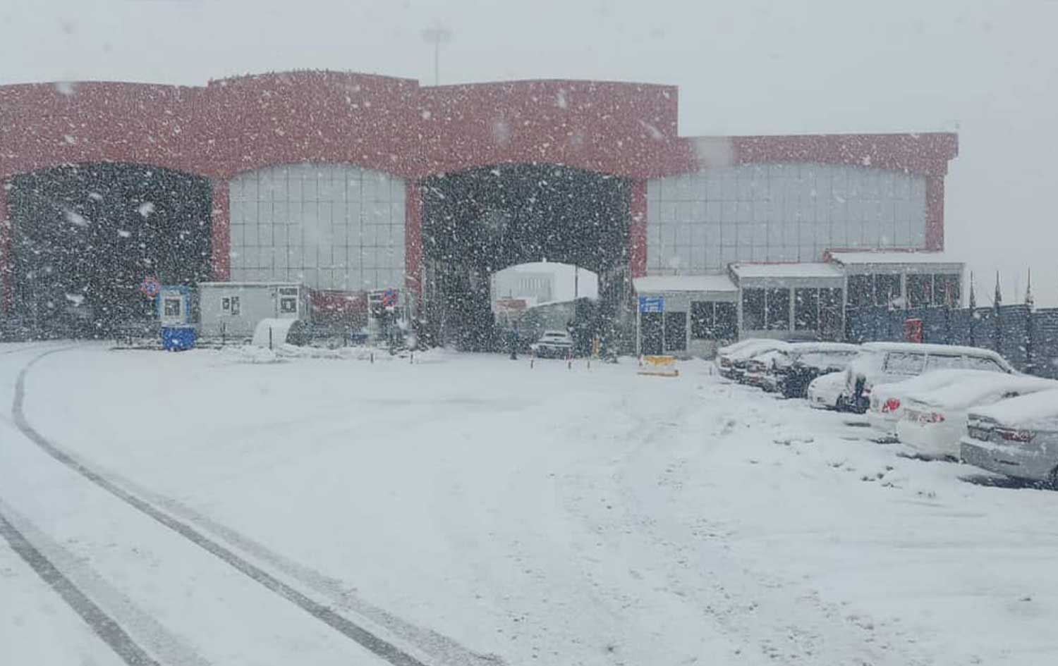 دیمەنی بەفربارین لە حاجی ئۆمەران. وێنە: ئەرشیڤ