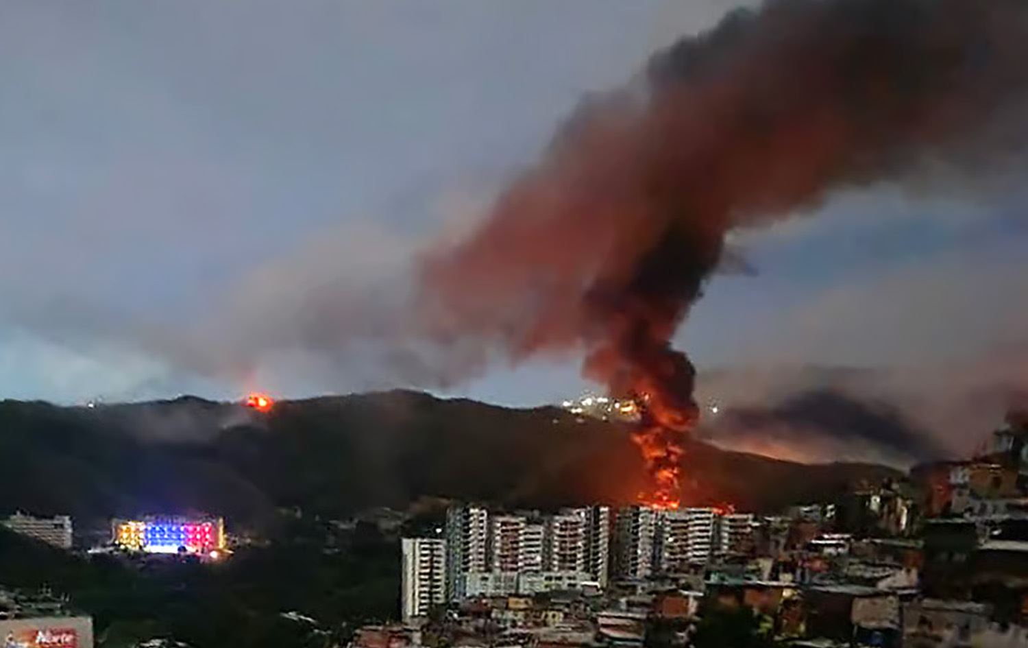 دیمەنی ساتی هێرشێکی ئەمریکا بۆسەر ناوچەیەکی ڤەنزوێلا. وێنە: AFP