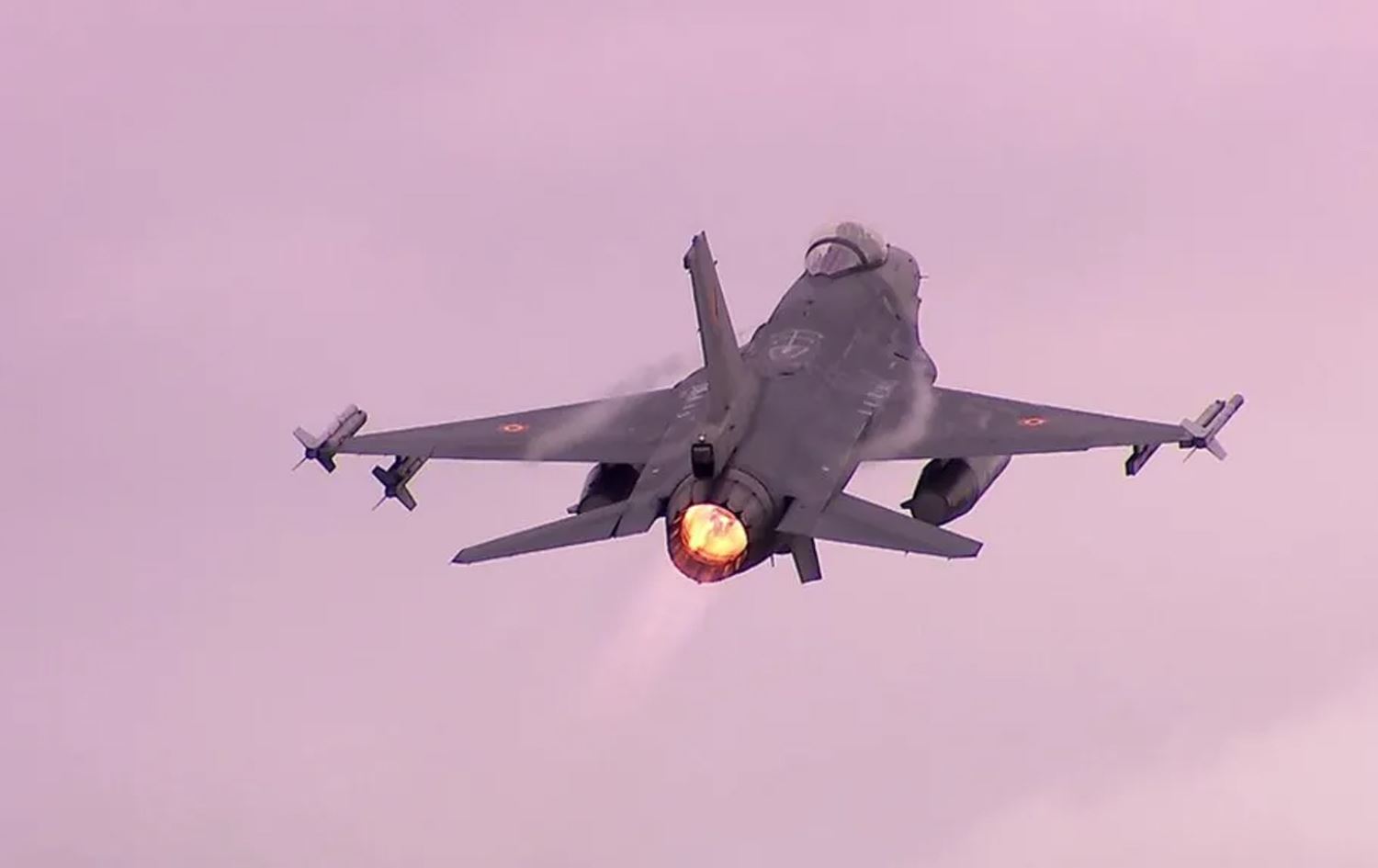 فڕۆکەیەکی هێزی ئاسمانیی شاهانەی بەریتانیا