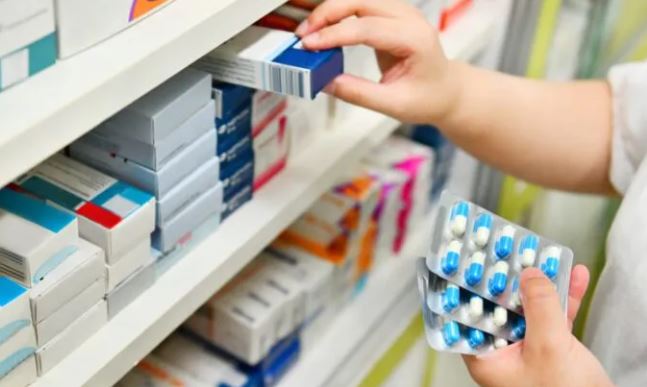 سەندیکای دەرمانسازانى عێراق دەڵێت، ئەو بڕیارە باری سەرشانی نەخۆشان و خێزانەکانیان قورس دەکات.