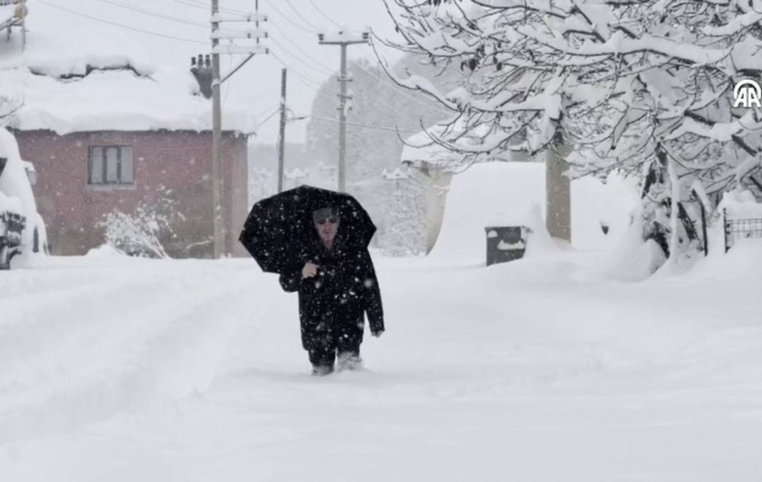 لەو پارێزگایانە بەفرێکی زۆر باریوە و کەشوهەوا نالەبارە
