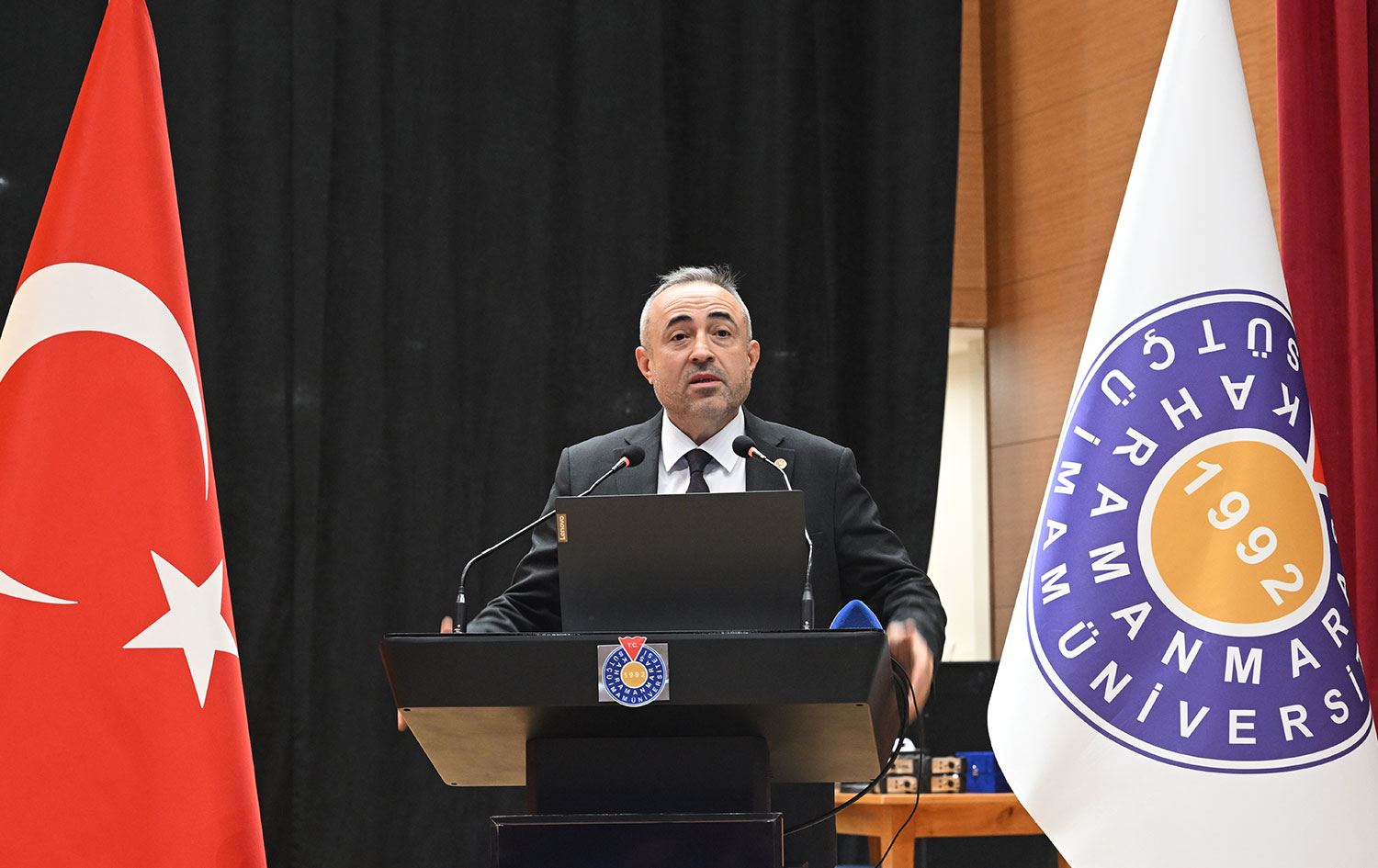  İrfan Karatutlu DEVA Partisi'nden istifa etti. / Foto: AA