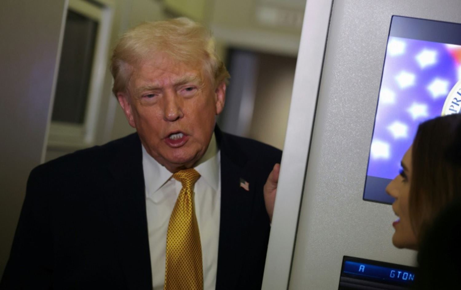 Trump’tan Tahran’a tehdit: Göstericilere zarar verirseniz sizi en sert şekilde vuracağız