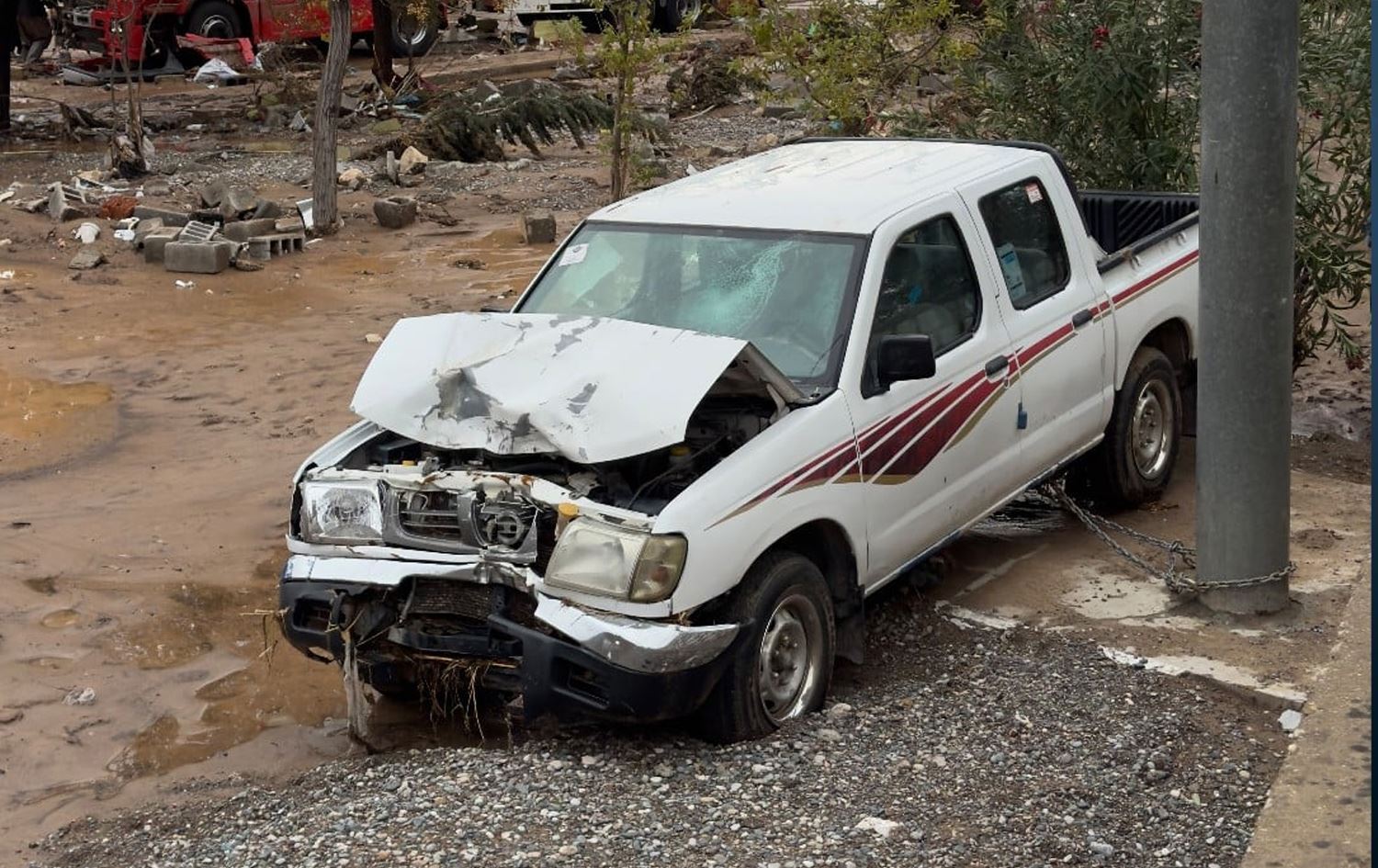 سيارة متضررة خلال فترة الفيضانات 