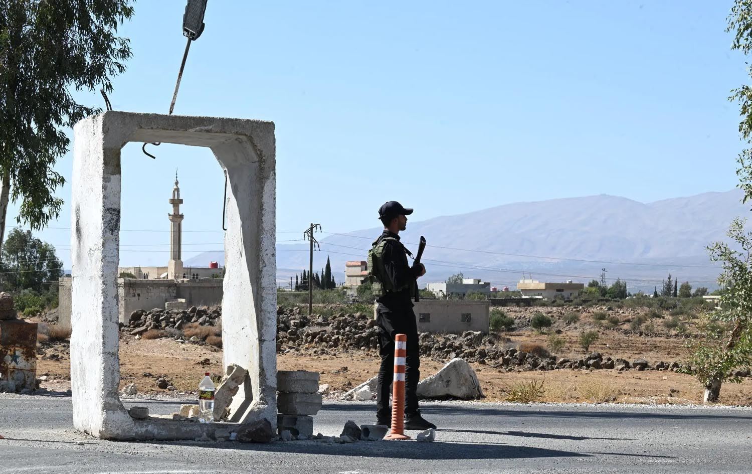 ئەندامێکی هێزە ئەمنییەکانی سووریا. وێنە: Louai Beshara/AFP