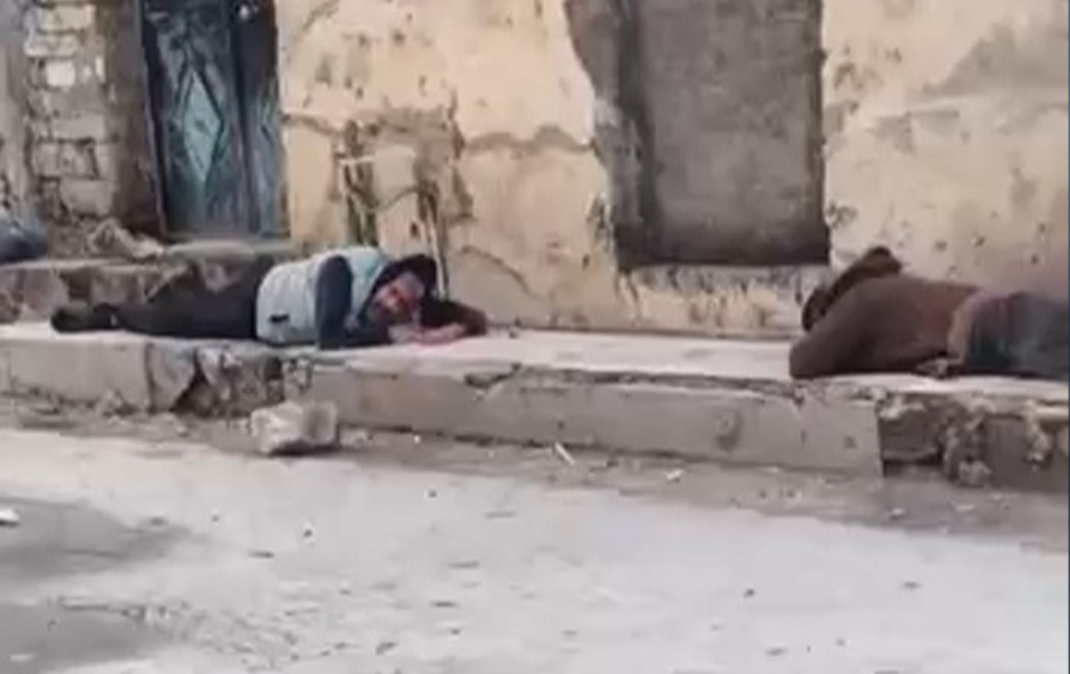 دیمەنی دوو بریندار لە شەقامێکی حەلەب