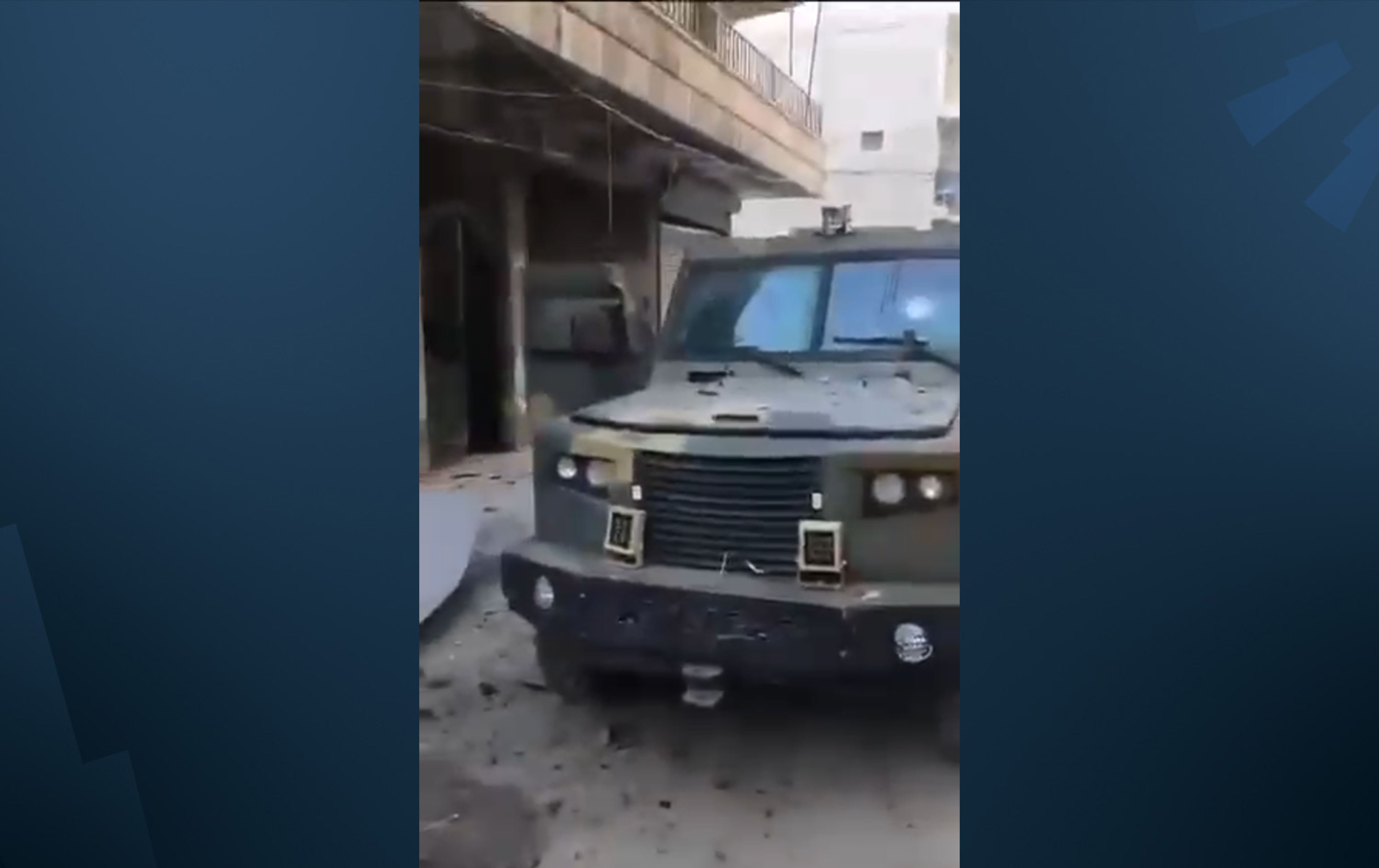 یەکێک لە ئۆتۆمبێلە تێکشکێندراوەکانی چەکدارانی سووریا.