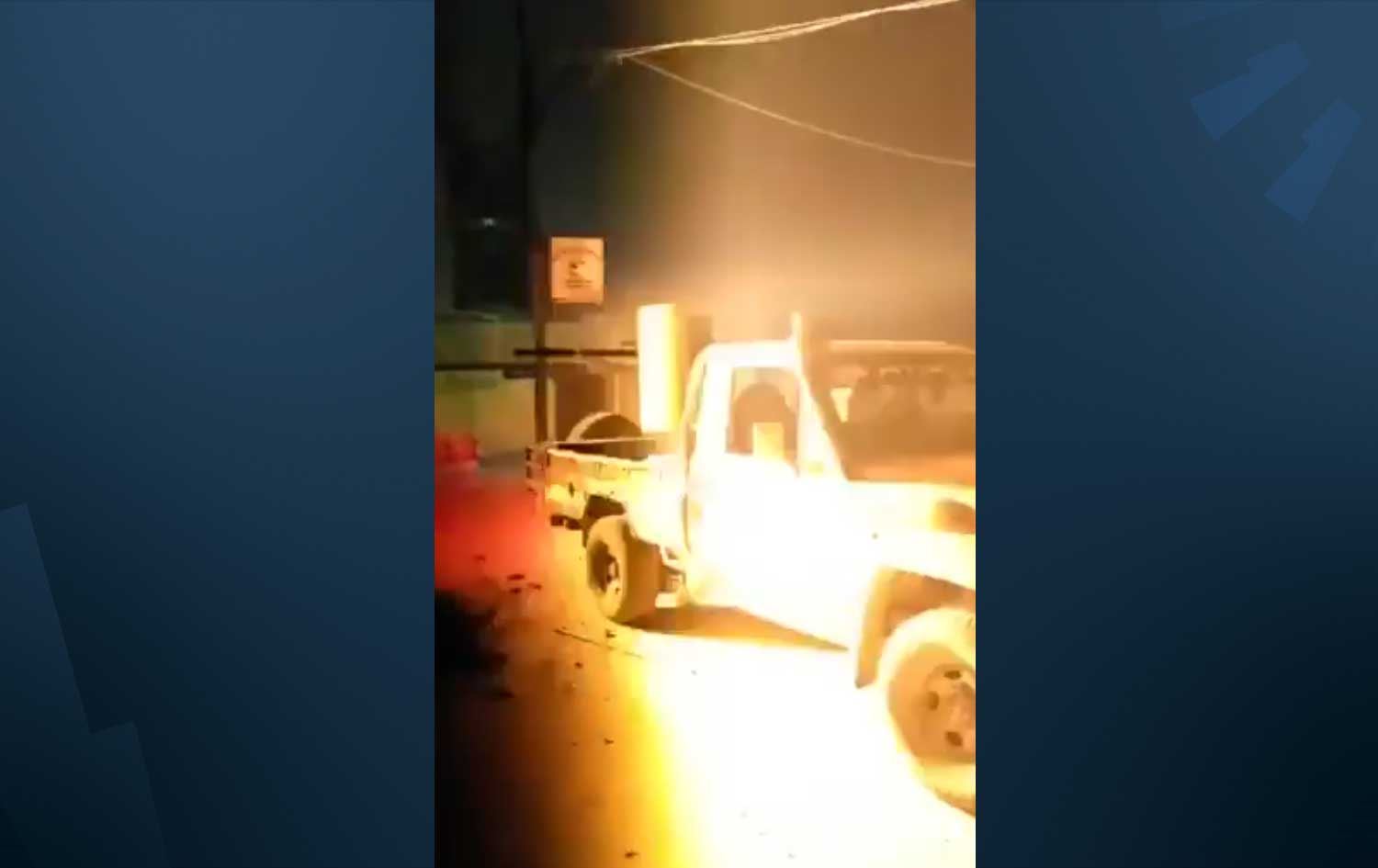 ئۆتۆمبێلێکی سەربازیی هێزەکانی ئاسایشی ناوخۆ لە کاتی رووبەڕووبوونەوەیان لەگەڵ سوپای عەرەبیی سووریا