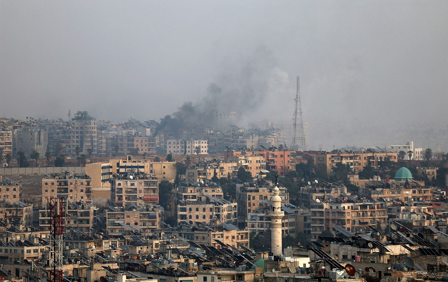 وێنەی گەڕەکە کوردییەکانی حەلەب لە ئێوارەی شەڕەکە. وێنە: AFP
