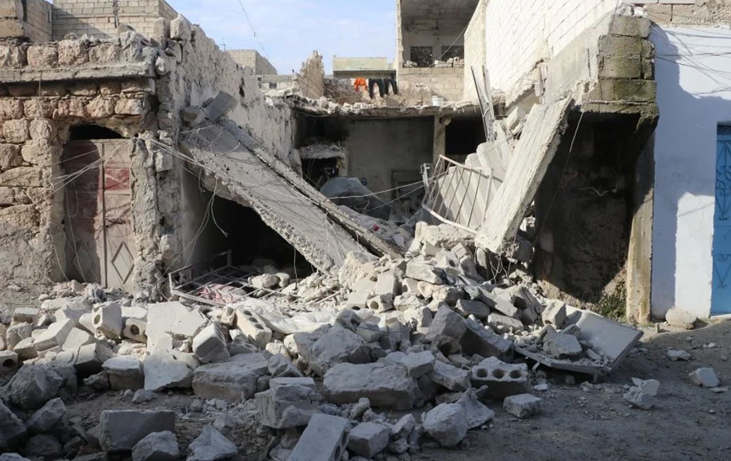 Maleke li Eşrefiyeyê ji ber êrişan rûxiyaye\ Wêne: ANHA