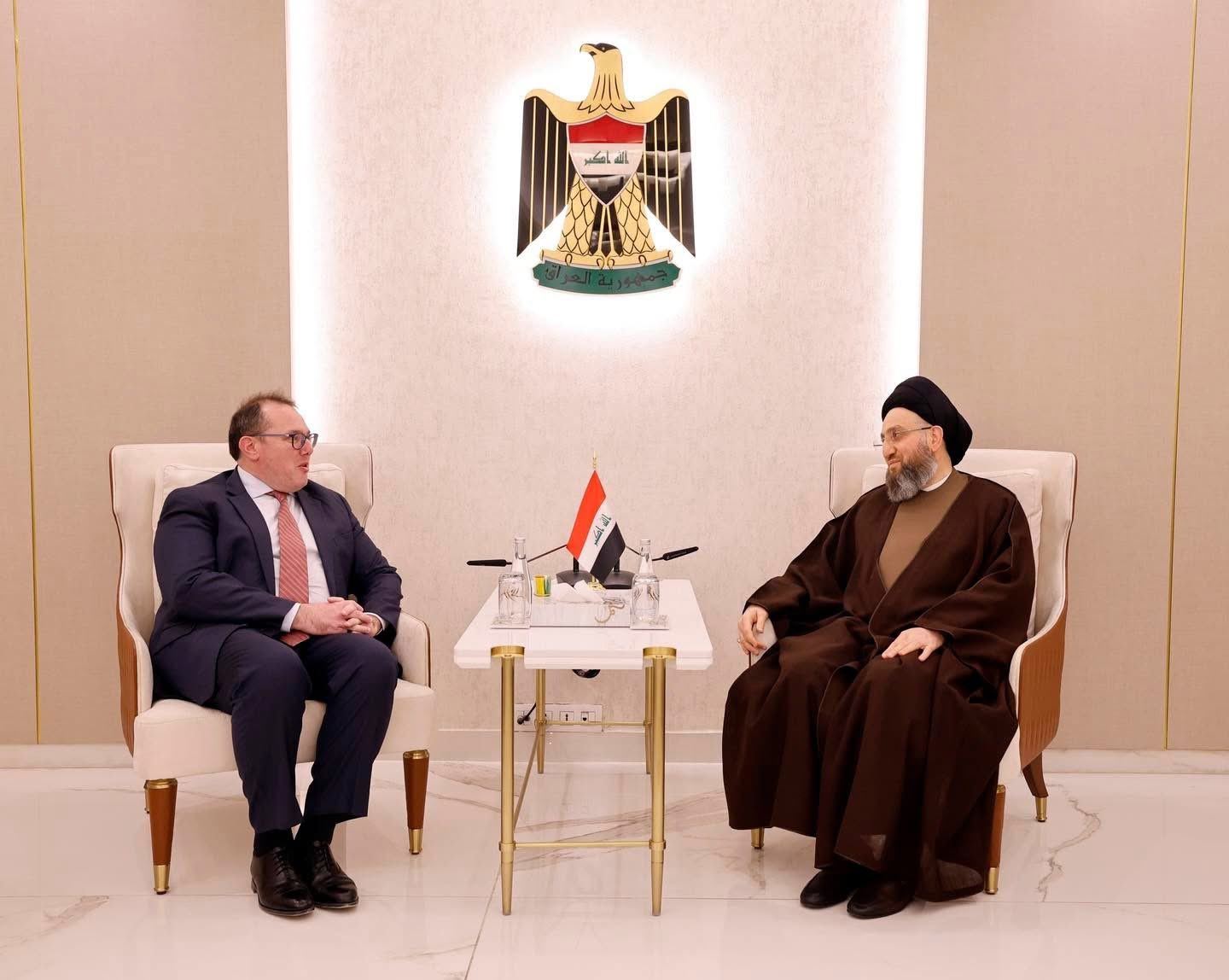 کۆبوونەوەی جۆشوا هاریس، هەڵسوڕێنەری کاروباری باڵوێزخانەی ئەمریکا لە بەغدا لەگەڵ عەممار حەکیم، سەرۆکی رەوتی حیکمە