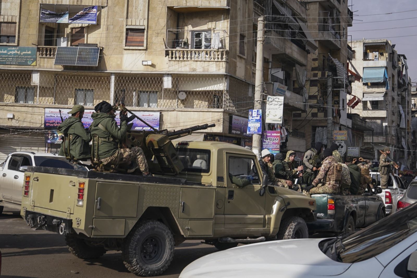 Image shows Damascus-affiliated factions entering Aleppo's Ashrafiyah neighborhood. Photo: AA