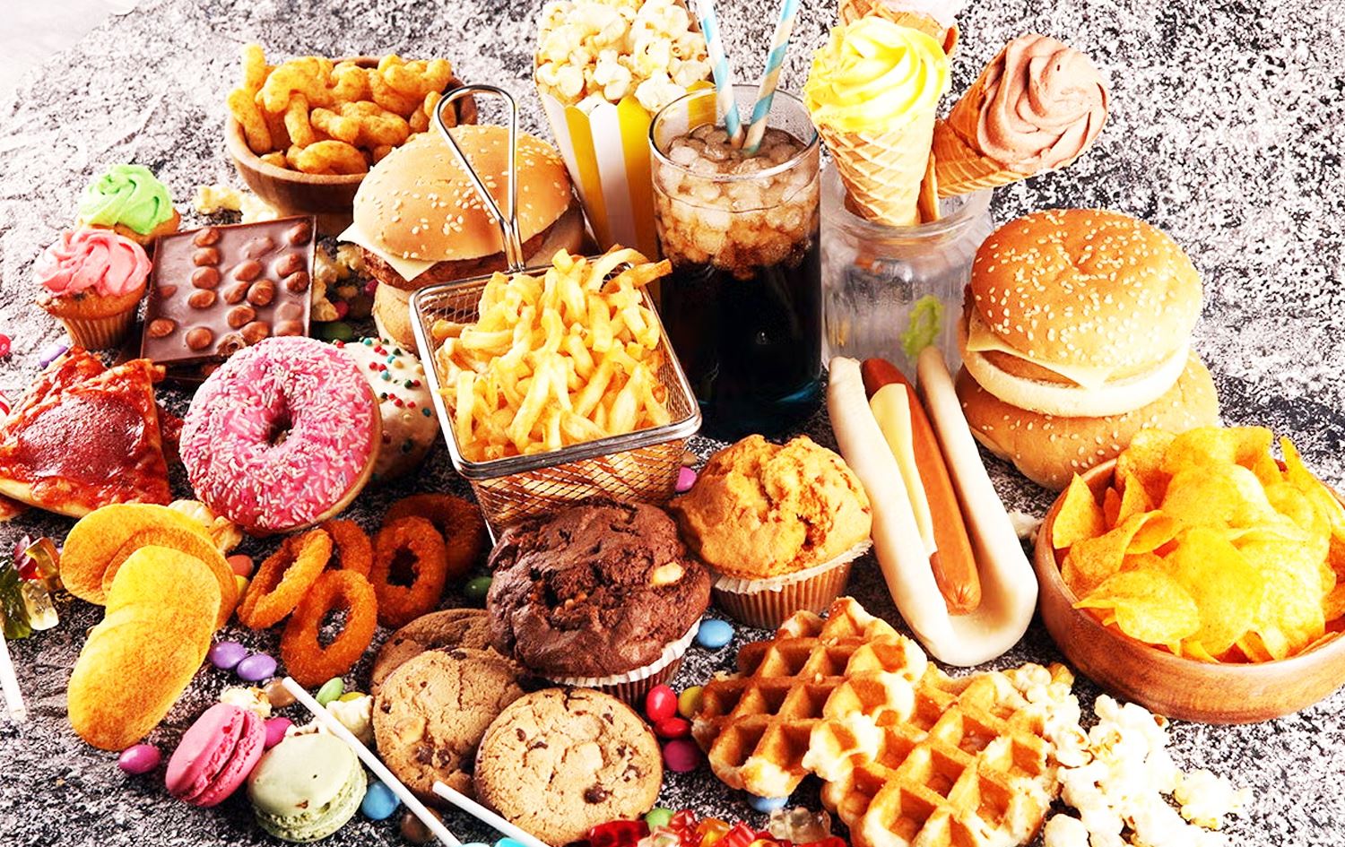 بەشێک لە خۆراکە ئامادەکراوەکان کە مادەی پارێزەریان تێدەکرێت بۆ ئەوە تامیان خۆش بێت و زیاتریش بمێننەوە.