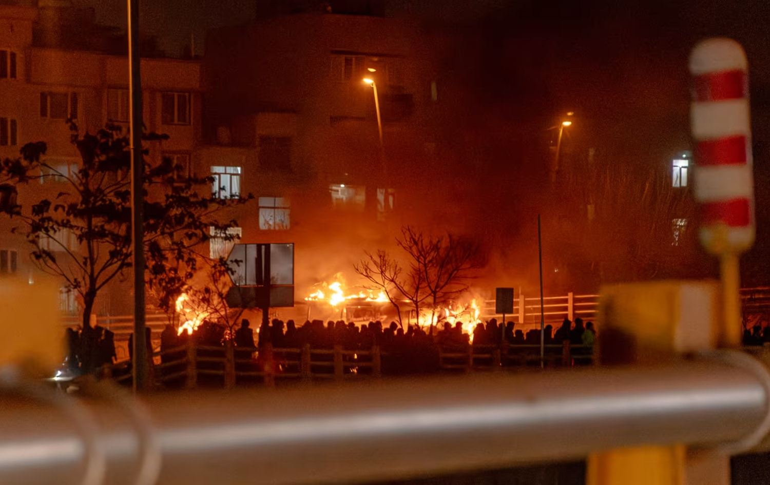 دیمەنێکی خۆپێشاندانەکان لە تاران. وێنە: AFP