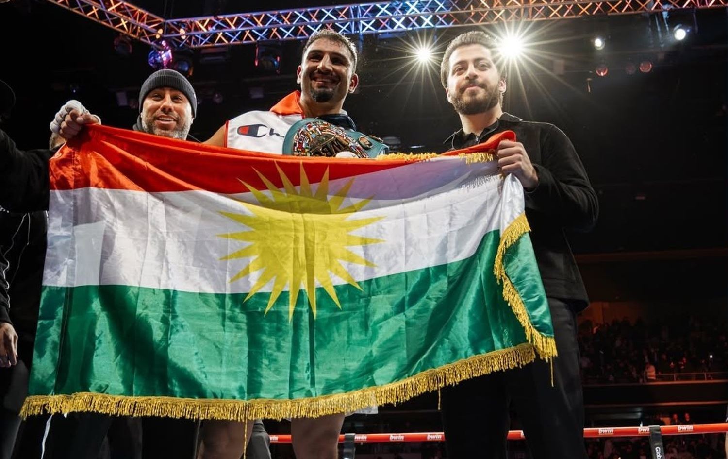 الملاكم الكوردي أغيت كاباييل يفوز في بطولة المجلس العالمي