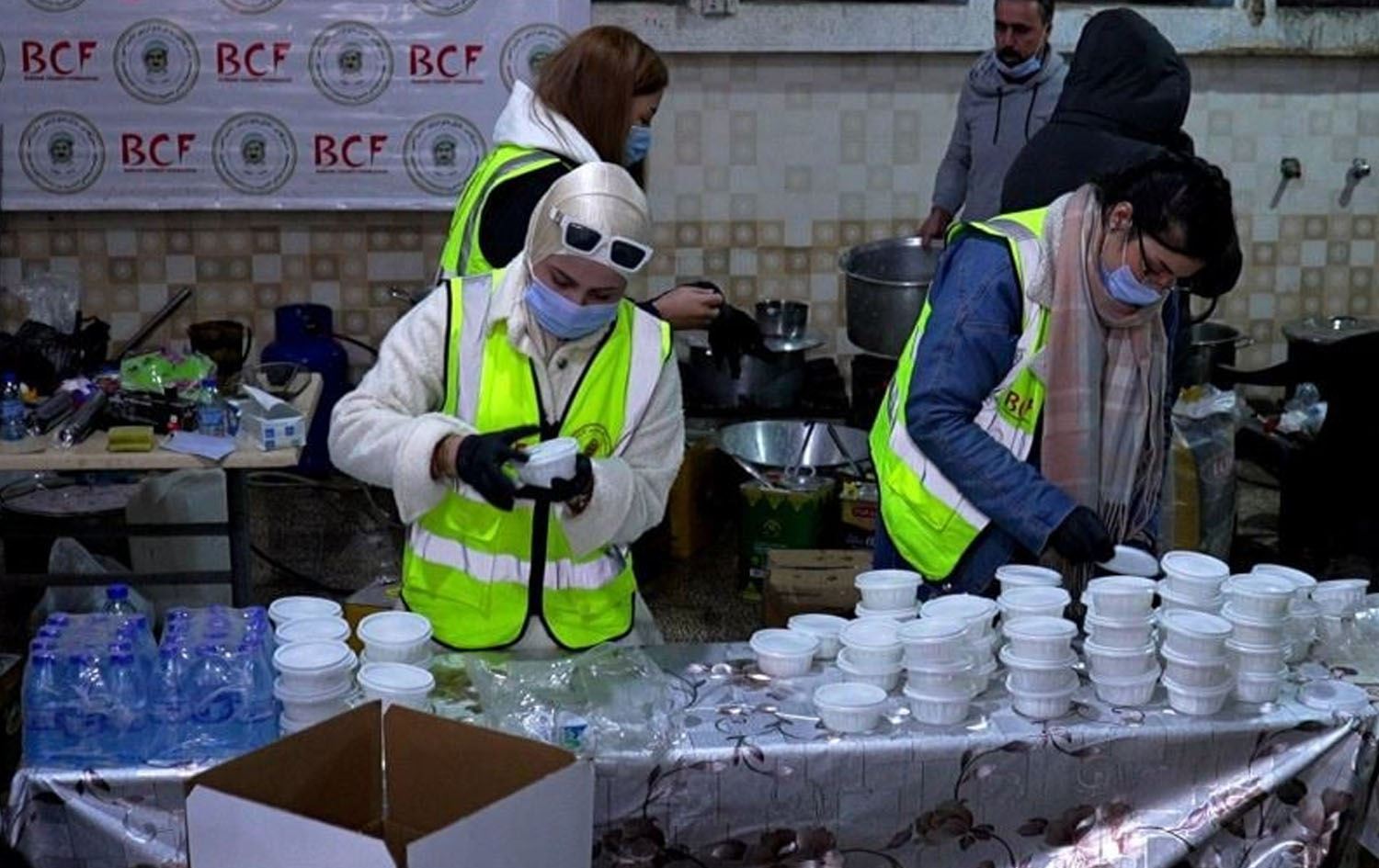 Efrin’e sığınan Haleplilere Barzani Yardım Vakfı’ndan yardım: Günlük 3 bin porsiyon sıcak yemek         