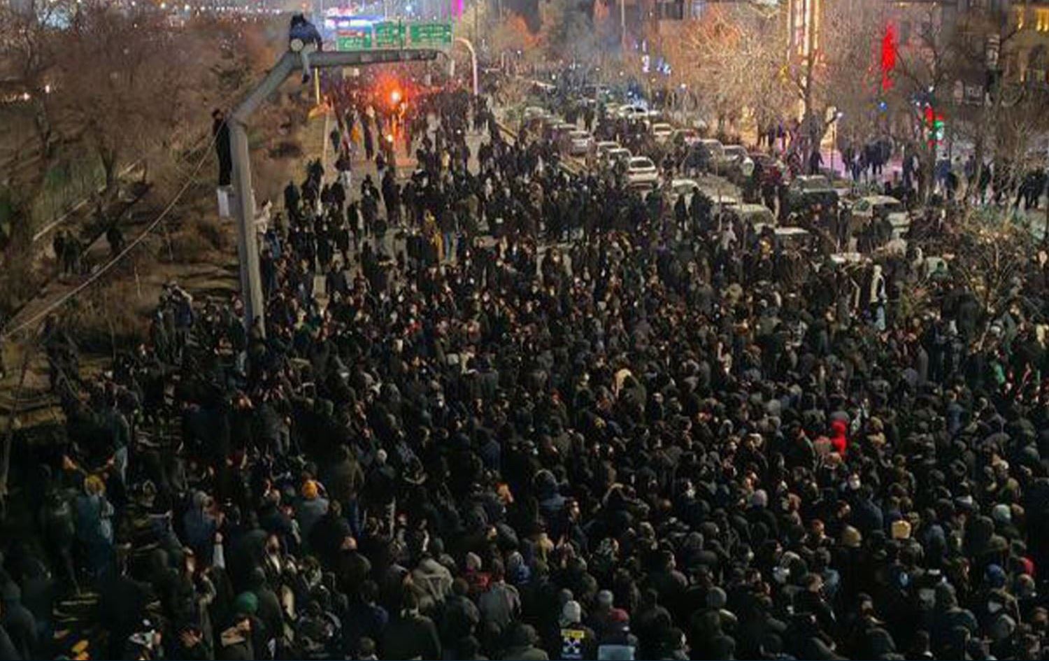 صورة متداولة لتظاهرة في مشهد- مواقع التواصل