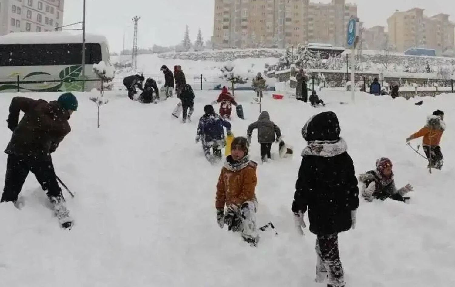 Li 5 bajarên Bakurê Kurdistanê dibistan hatin girtin