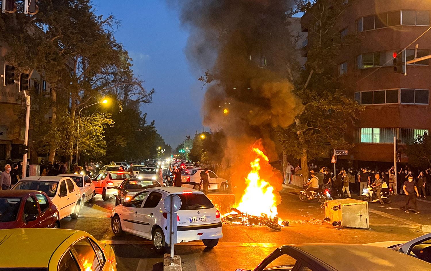 دیمەنێکی خۆپێشاندانەکانی ئێران. 