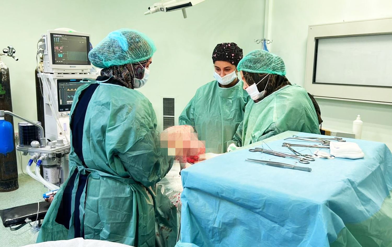 کاتی نەشتەرگەریی منداڵبوونی ئەو خانمەی 11 ساڵە لە چاوەڕوانیی کۆرپەکەیدایە. وێنە: تەندروستیی کۆیە