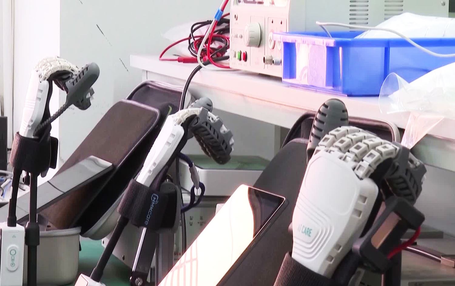 دەستکێشە رۆبۆتییەکەی. وێنە: ENEX