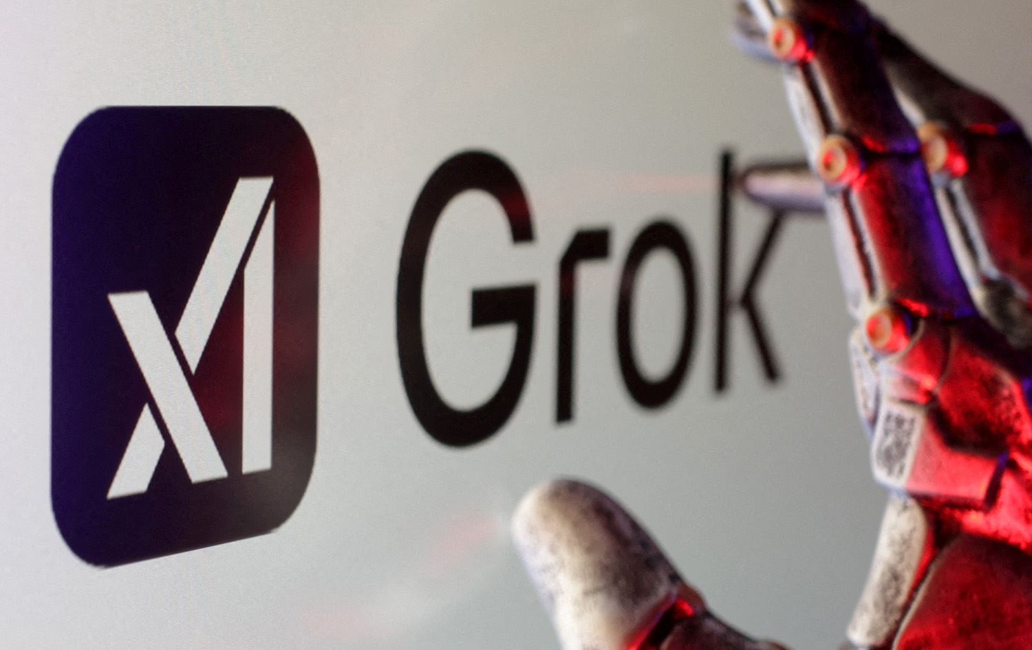 İngiltere’de medya düzenleme kurumu Ofcom, Elon Musk’ın sahibi olduğu sosyal medya platformu X (eski adıyla Twitter) hakkında resmi bir soruşturma başlattı