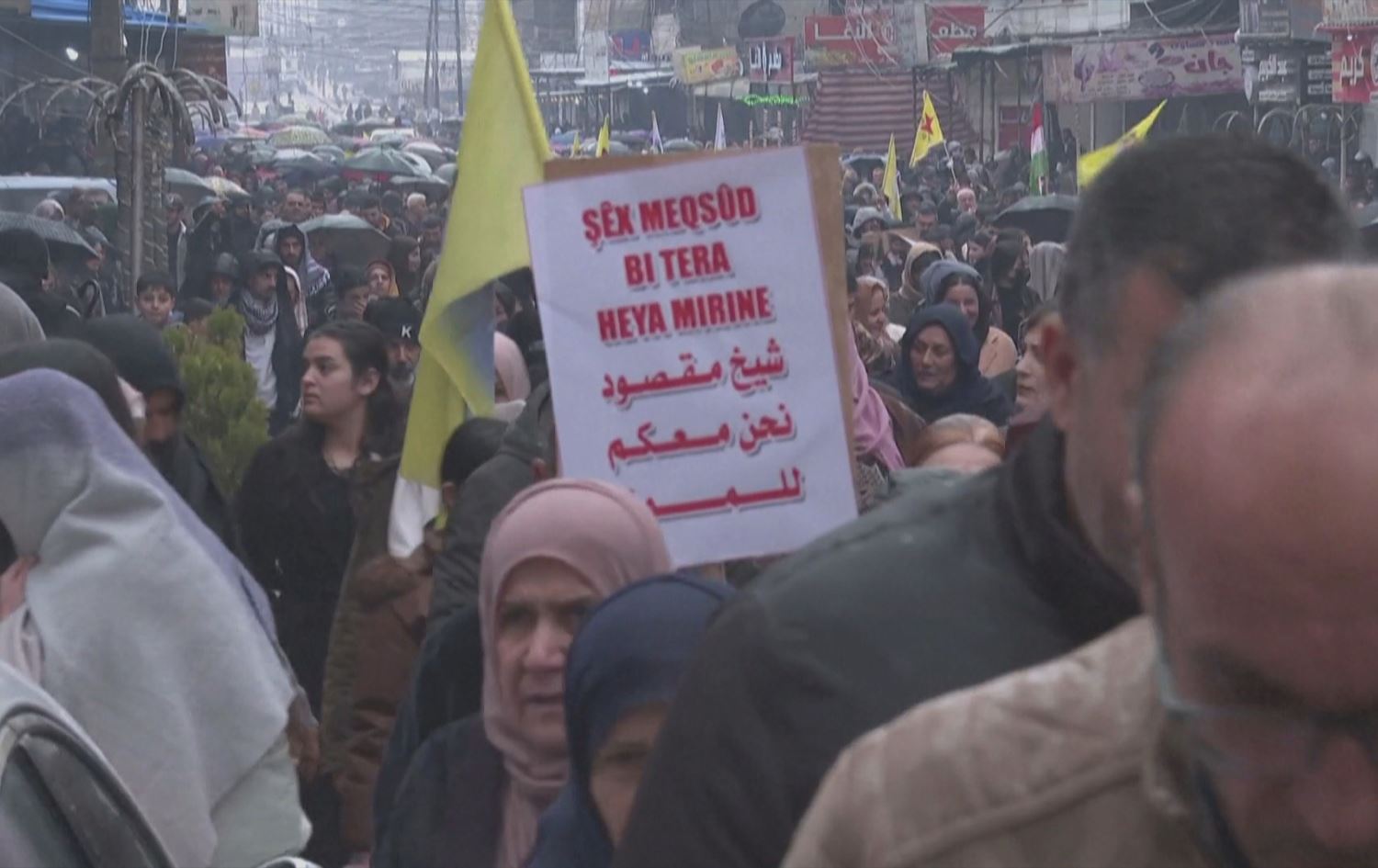 آلاف المتظاهرين في قامشلو ينددون بــ"الانتهاكات" التي حدثت في حلب