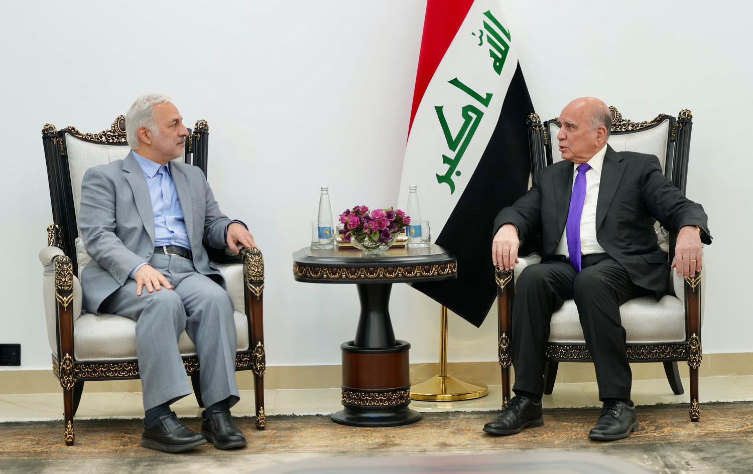 فوئاد حوسێن، وەزیری دەرەوەی عێراق و وەحید جەلالزادە، یاریدەدەری وەزیری دەرەرەوەی ئێران بۆ کاروباری کۆنسوڵخانە و پەرلەمان